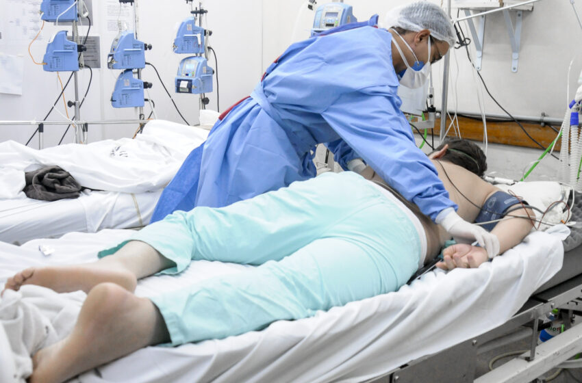  Fato ou fake: pronação pode evitar que paciente seja intubado? Médico explica