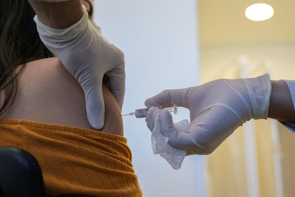 FAKE: A vacina é apenas um golpe da indústria farmacêutica?